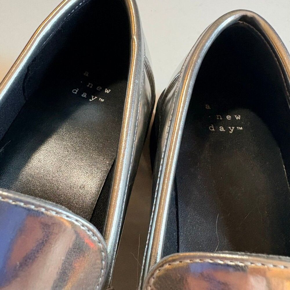 A New Day Women's Silver Penny Loafer Memory Foam Insole Flats 8 - NEW (w/o box) - Picture 3 of 10